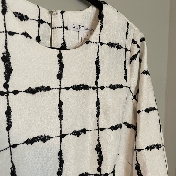 BCBG Black & White Shift Dress - size Small - Picture 2 of 6